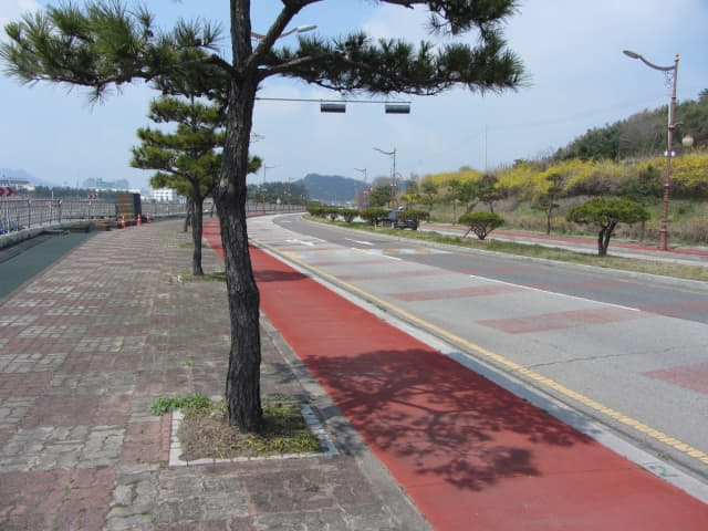 木浦草笠岩文化城步行往木浦火車站沿途景色