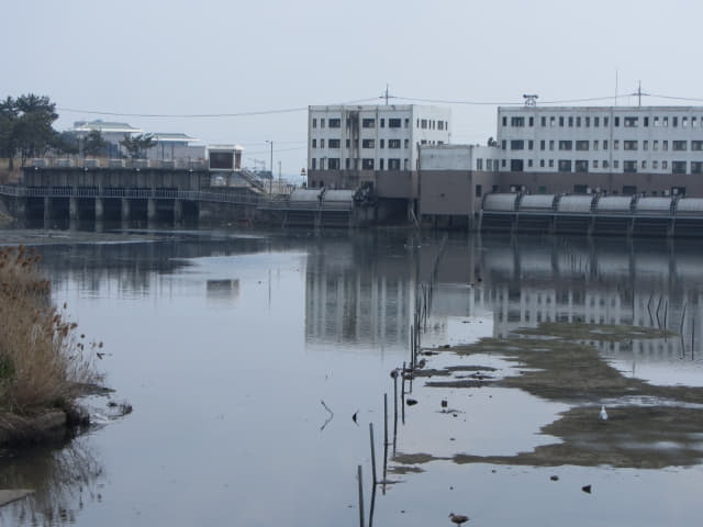 木浦草笠岩文化城步行往木浦火車站沿途景色