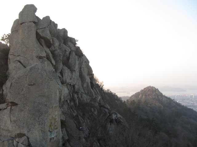 木浦市．儒達山山頂 不動明王石刻像