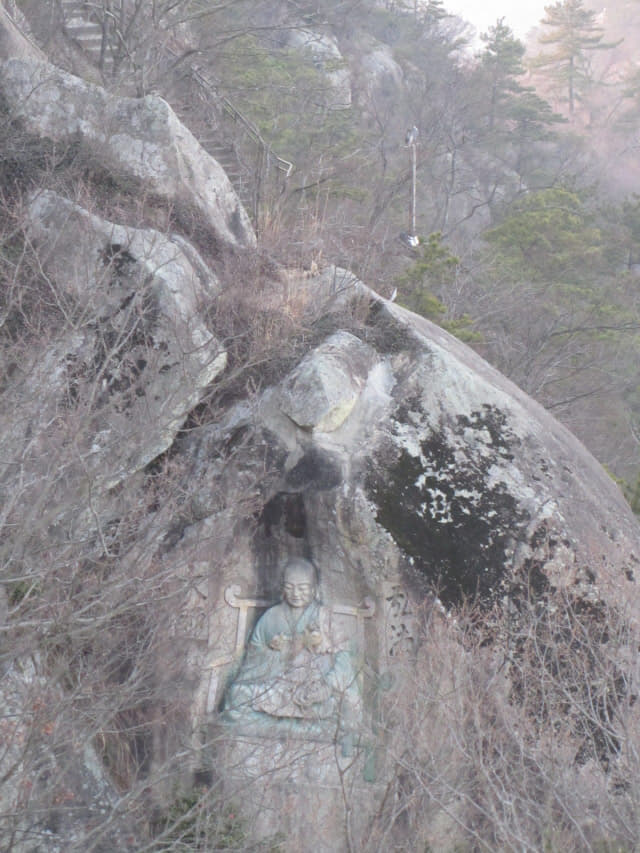 木浦市．儒達山山頂 不動明王石刻像