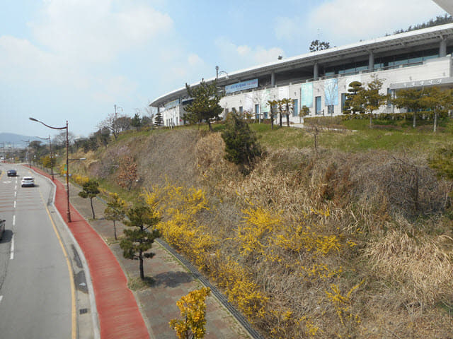 木浦市．草笠岩文化城 木浦文學館