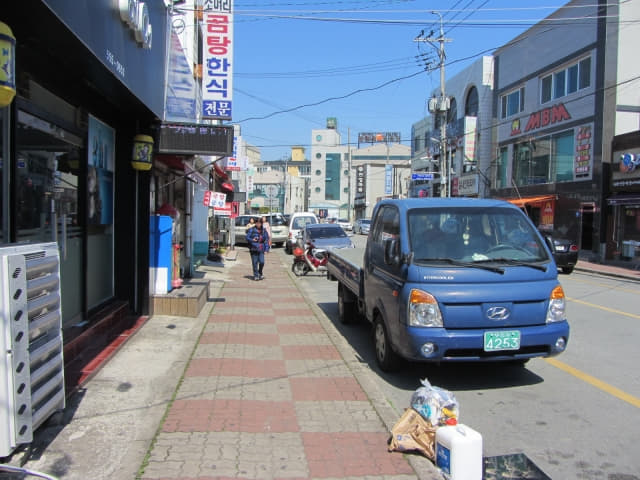 莞島公用公交客運站外街道