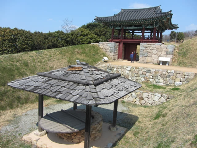 全羅南道．莞島 清海鎮遺址．外城門井户